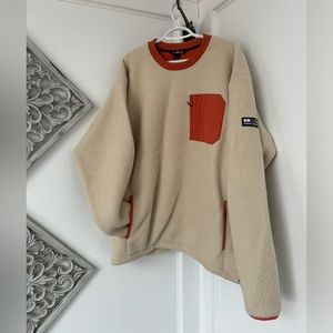 NWOT - Eddie Bauer Pullover